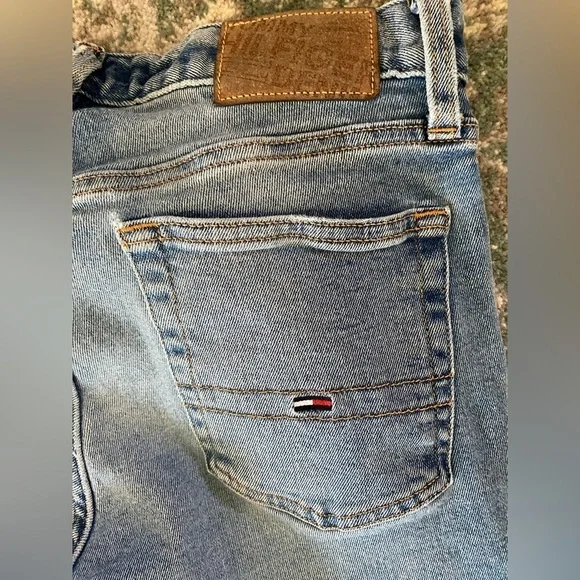 Tommy Hilfiger Jeans - Picture 9 of 9